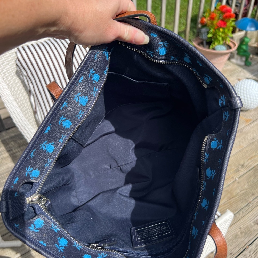 Coach City Zip Top Tote in Badlands Floral Print - Picture 11 of 16